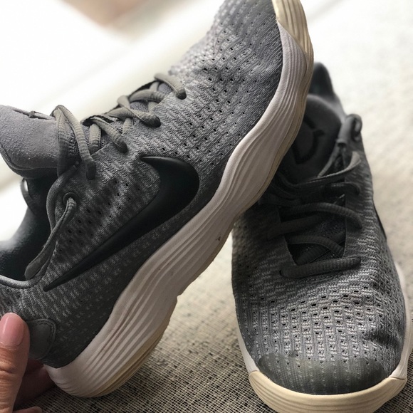 kids nike basketball shoes hyperdunk
